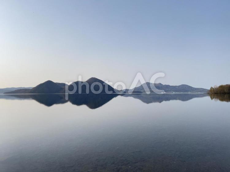 朝の洞爺湖と有珠山 春,朝,洞爺湖の写真素材