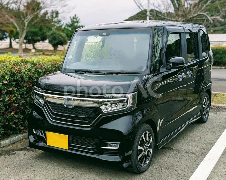 軽自動車のカスタム車 カスタム車,駐車場,黒色の写真素材
