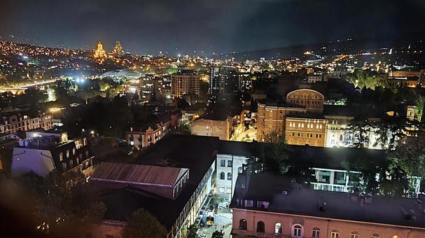 ジョージアの首都トリビシの夜景 ジョージアの首都トリビシの夜景の写真