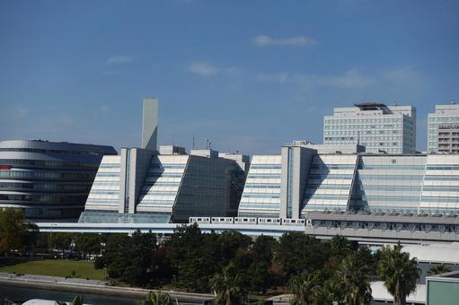 東京国際展示場から見える景色と電車 国際展示場,東京ビックサイト,展示会の写真素材