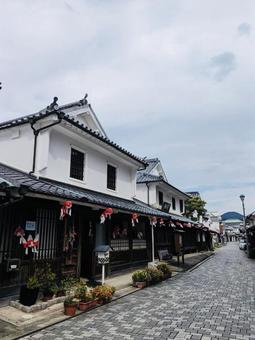 柳井白壁の町 柳井白壁の町 山口県,白壁の街並み,金魚の提灯の写真素材
