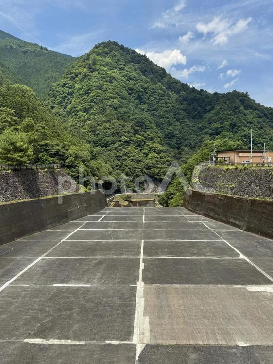 小河内ダムの非常用洪水吐 小河内ダム,ダム,重力式コンクリートダムの写真素材