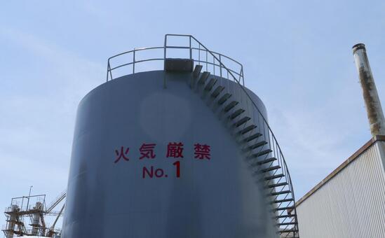 街中の工場 29 工場,火気厳禁,貯蔵タンクの写真素材