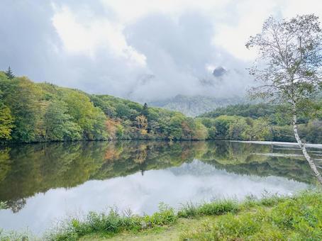 鏡池 鏡池 戸隠,長野県,水鏡の写真素材