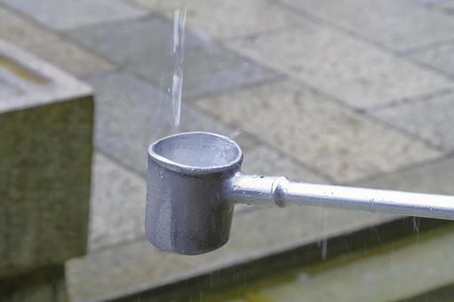 京都 清水寺の御利益スポット・音羽の滝 清水寺,音羽の滝,柄杓の写真素材