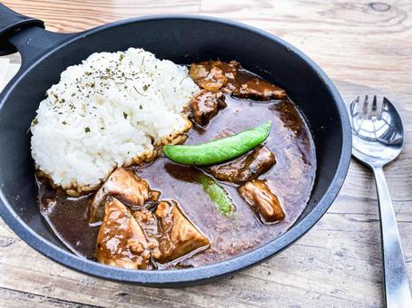 スキレットカレーと先割れスプーン スキレットカレーと先割れスプーン カレーライス,スキレット,アウトドアの写真素材