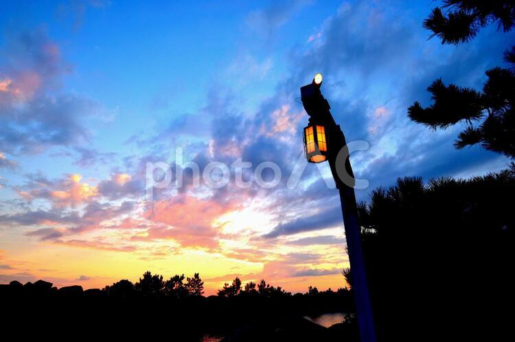 日が暮れる スポット,デート,夕暮れの写真素材