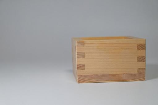 白い背景に置かれた檜の枡 枡,木製,檜の写真素材