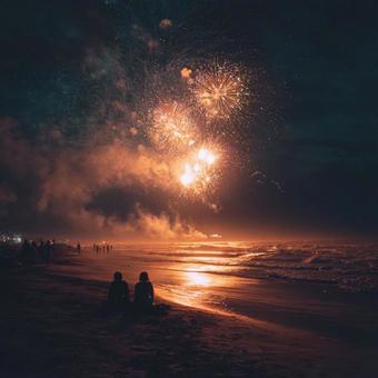 夜の海に映る鮮やかな花火と夏祭りの情景 夜の海に映る鮮やかな花火と夏祭りの情景の写真