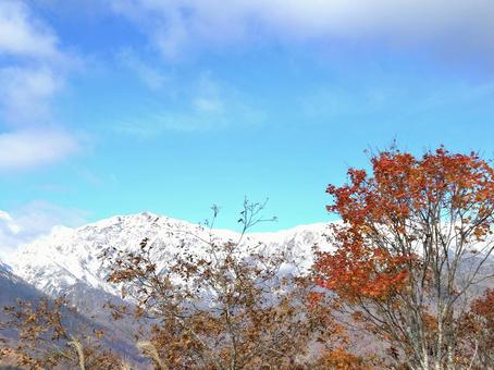 雪の北アルプスの写真