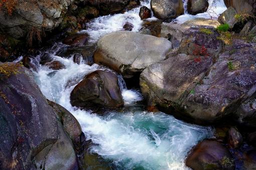 大岩を縫って流れる清流 清流,川,水の写真素材