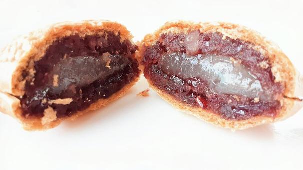 餅入りあん最中断面・1 餅入りあん最中断面・1の写真