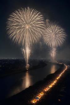 河川敷の夏祭花火 河川敷の夏祭花火の写真