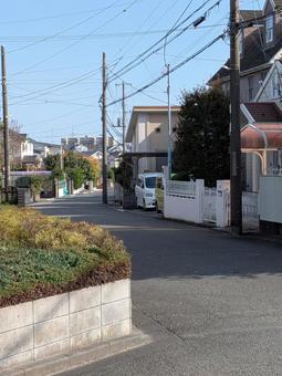 立冬の日の昼過ぎの横浜市青葉区の住宅街 神奈川県横浜市青葉区,荏田西五丁目,住居専用地区の写真素材