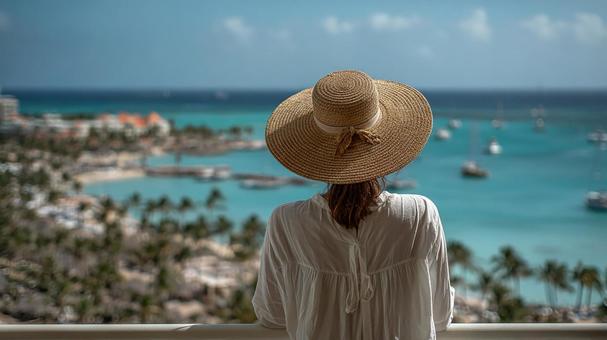 休暇を楽しむ女性とリゾート風景 休暇を楽しむ女性とリゾート風景の写真