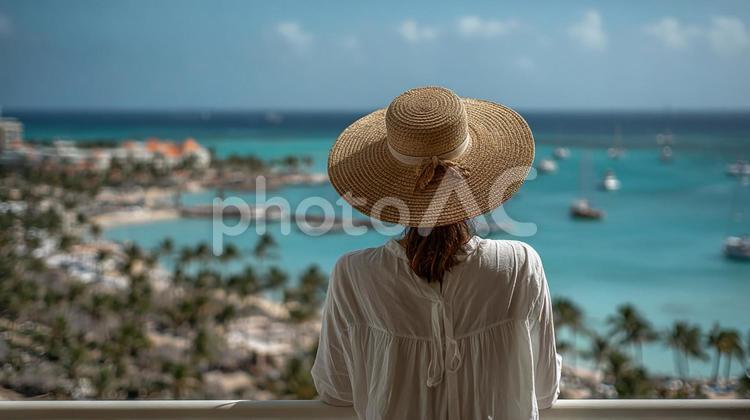 休暇を楽しむ女性とリゾート風景 女性,後ろ姿,バケーションの写真素材