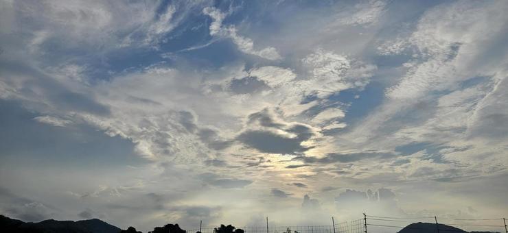 空 空 夏,帰り道,田舎の写真素材