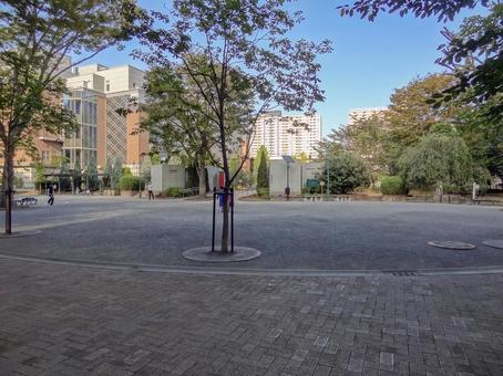 Photo, hamacho park, chuo ward, nihonbashi hamacho, sunny, 