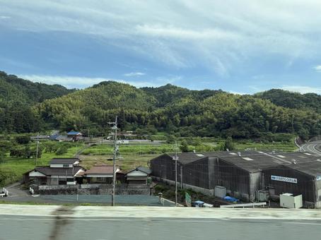新幹線の窓から見た景色 山村の集落 新幹線の窓から見た景色 山村の集落 集落,田舎,田んぼの写真素材