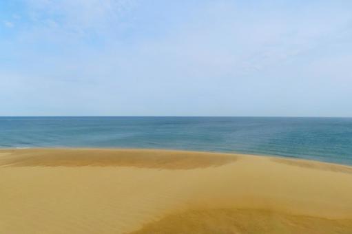 【鳥取県】鳥取砂丘 【鳥取県】鳥取砂丘 鳥取砂丘,砂丘,海の写真素材