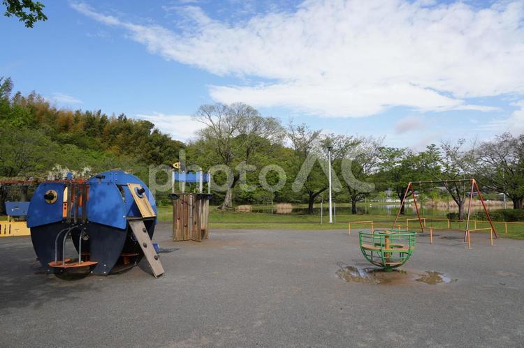 雨上がりの公園 雨上がり,公園,遊具の写真素材