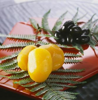 栗の甘露煮・黒豆 栗の甘露煮・黒豆 おせち料理,黒豆,お節の写真素材