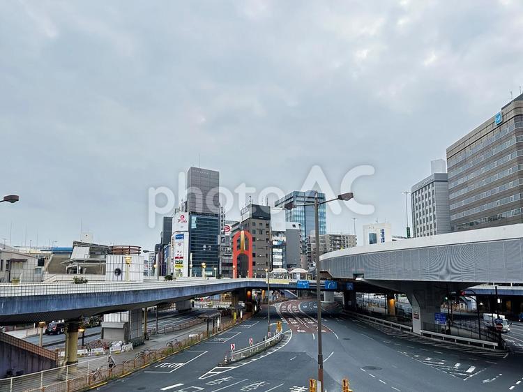 早朝の上野の街並み　歩道橋 上野駅正面玄関口,上野駅前,台東区の写真素材