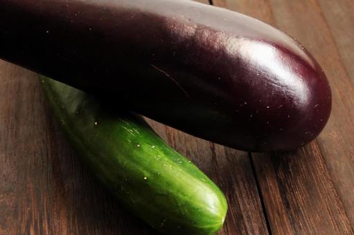 茄子ときゅうりの野菜 茄子ときゅうりの野菜の写真