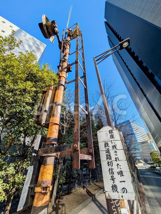 銀座で唯一の踏切警報機 鉄道,交通,電車の写真素材