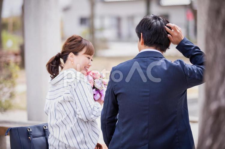 カジュアルビジネスの会社員 プロポーズ,恋活,婚活の写真素材