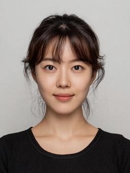 証明写真風な構図の正面を向いた女性 証明写真風な構図の正面を向いた女性の写真