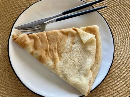 おうちで食べるプレーン味クレープ おうちで食べるプレーン味クレープ クレープ,焼きたて,プレーンの写真素材