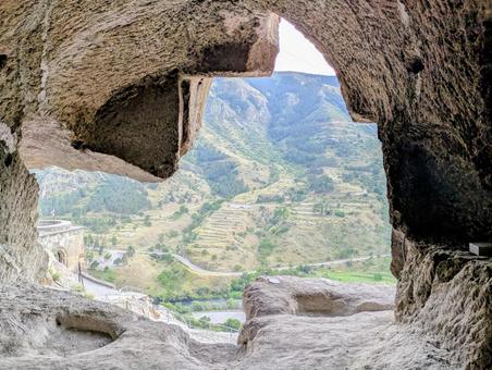 ヴァルジア洞窟からの眺望 ヴァルジア,洞窟住居,修道院の写真素材
