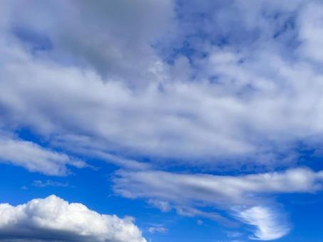 雲のある青い空の写真