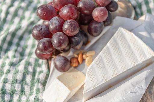 カットされたチーズとふどう カマンベール,チーズ,カットの写真素材