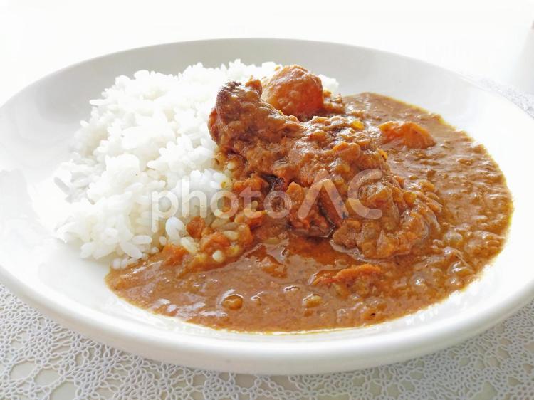 骨付きチキンのカレーライス　アップ カレーライス,チキンカレー,骨付きチキンの写真素材