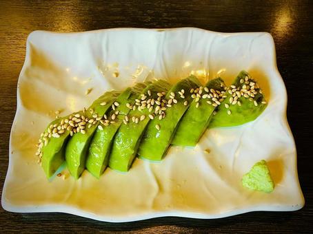 酒のつまみ、アボカドの醤油漬け 酒のつまみ、アボカドの醤油漬け アボカド,つまみ,ごまの写真素材