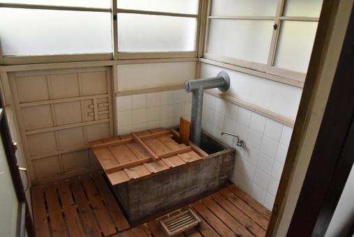 レトロな風呂 レトロな風呂 レトロな風呂,浴槽,木製の写真素材