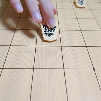 将棋を指す手 対局,女性の手,駒の写真素材