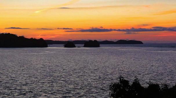 上天草 前島の夕焼け 上天草 前島の夕焼け 上天草,前島,天草の写真素材