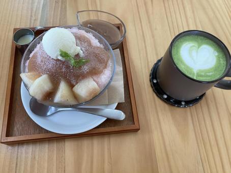 抹茶ラテ〜ハートと桃かき氷 抹茶ラテ〜ハートと桃かき氷 抹茶ラテ,ラテ,抹茶の写真素材