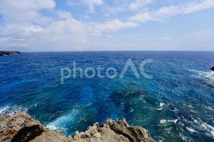 波照間島にある日本最南端の景色 波照間島,波照間,島の写真素材