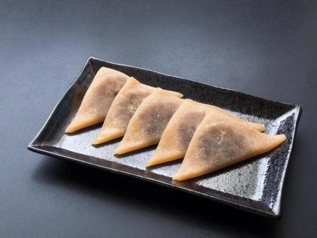 角皿にのせた生八つ橋 生八つ橋,八つ橋,和菓子の写真素材