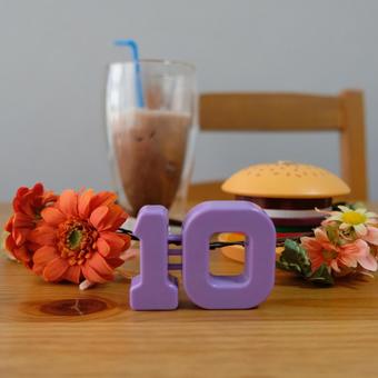 10年投資してみませんか? 10年投資してみませんか? 10番,10周年,10倍の写真素材