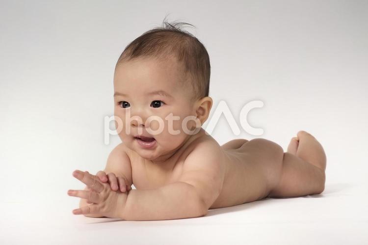 裸の赤ちゃん　６１ 赤ちゃん,笑顔,日本人の写真素材