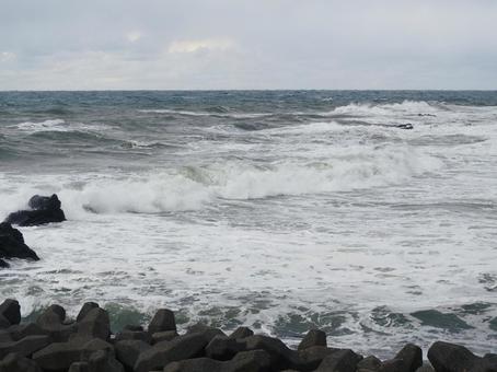 岩に打ち付ける波 冬の日本海③ 岩に打ち付ける波 冬の日本海③の写真