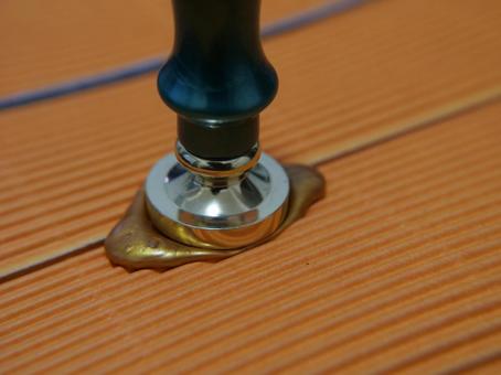 お手紙の封をするシーリングスタンプ お手紙の封をするシーリングスタンプ シーリングワックス,封印,ラッピングの写真素材