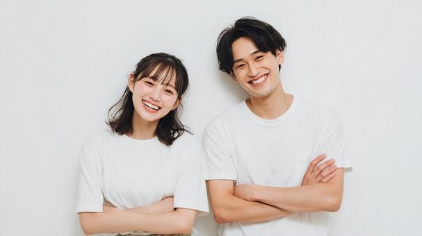 白いTシャツの爽やかな笑顔 白いTシャツの爽やかな笑顔の写真