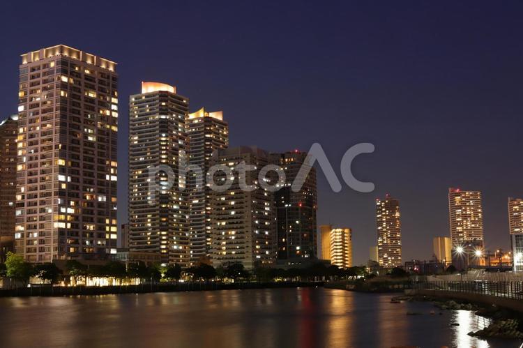 横浜の夜景 ビル,建物,夜景の写真素材