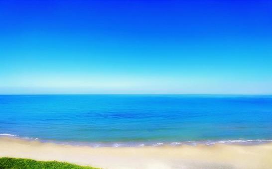 真夏の綺麗な青い海・日本海と青空 真夏の綺麗な青い海・日本海と青空 海,日本海,青空の写真素材